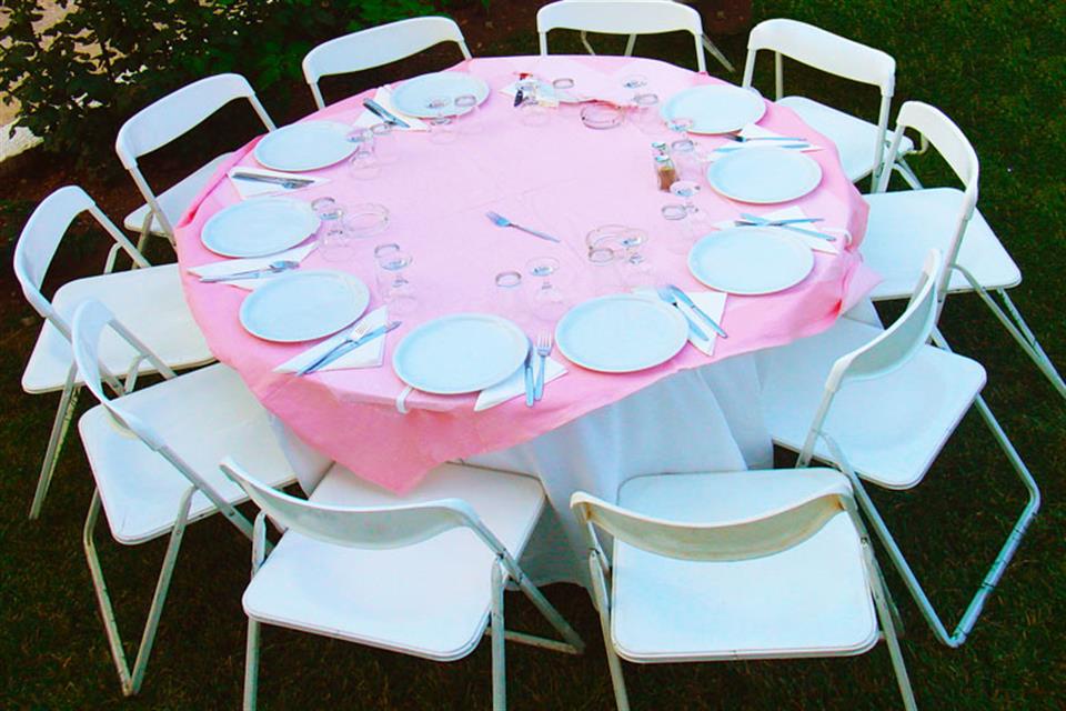 Catering rentals table and chairs by Triki Fun