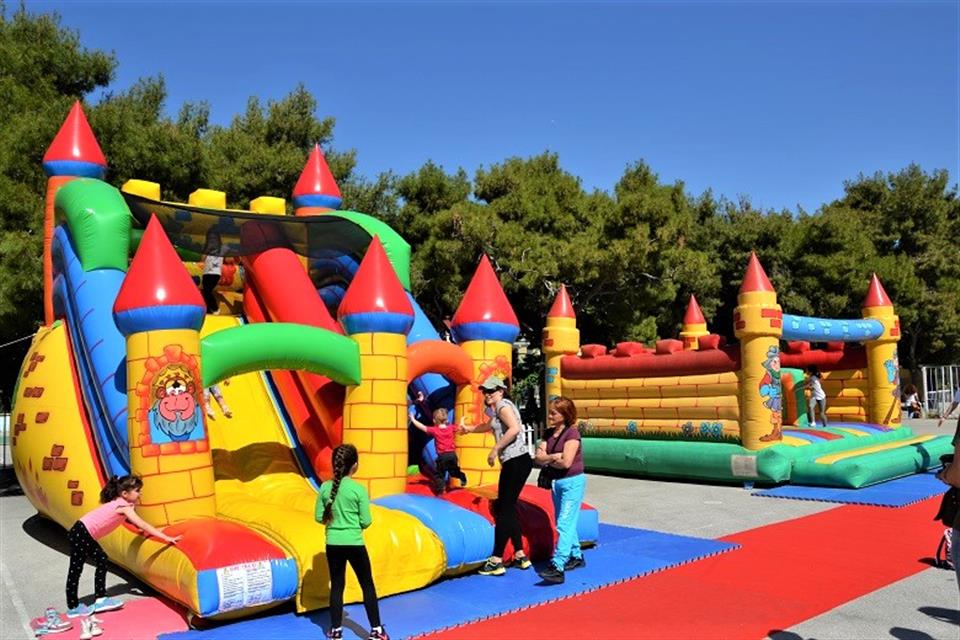 Double Slide Inflatable Castle by Triki Fun