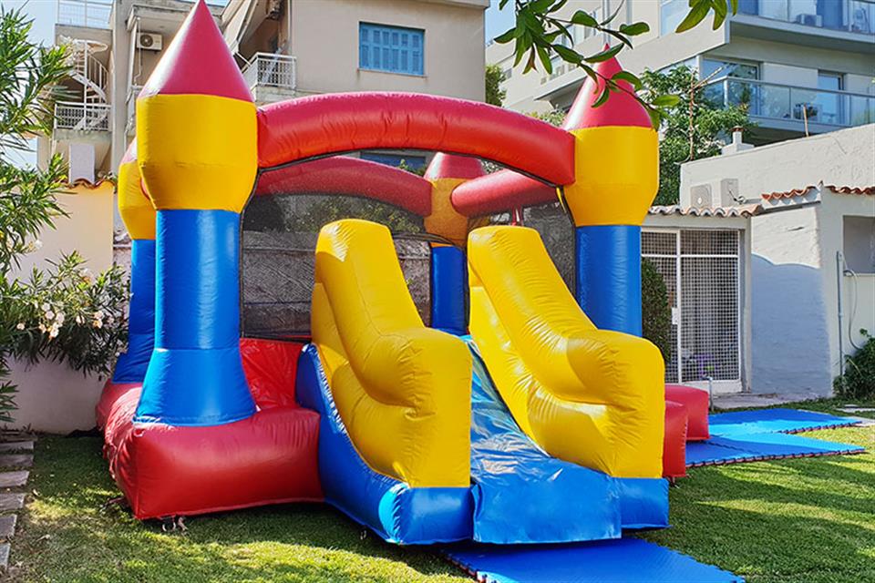 Castle with slide by Triki Fun