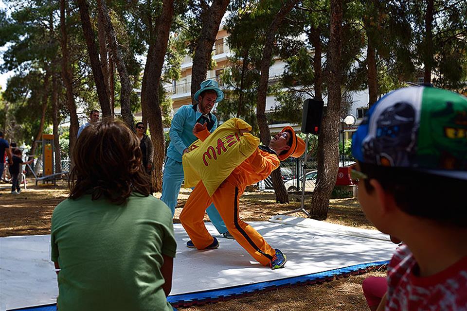 Μάξι Λάρι παράσταση από Triki Fun