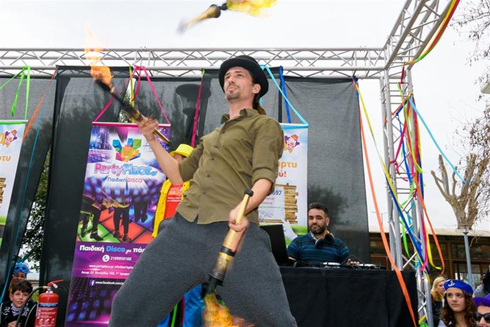 Fire Juggling by Triki Fun